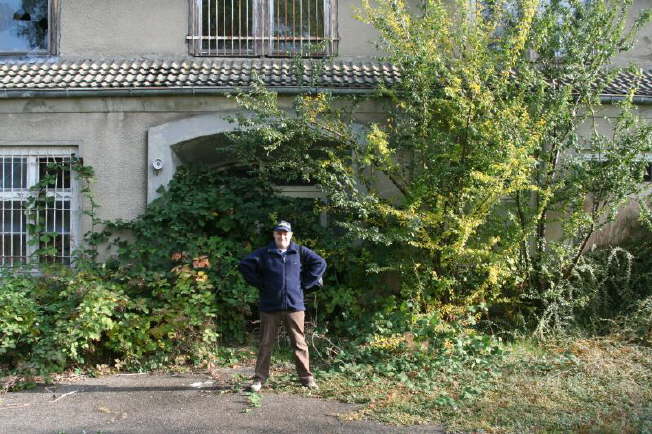 Eingang noch sch�rfer bewacht